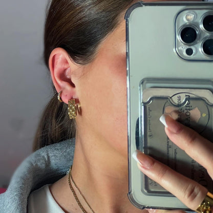 Oorbellen rond schakel