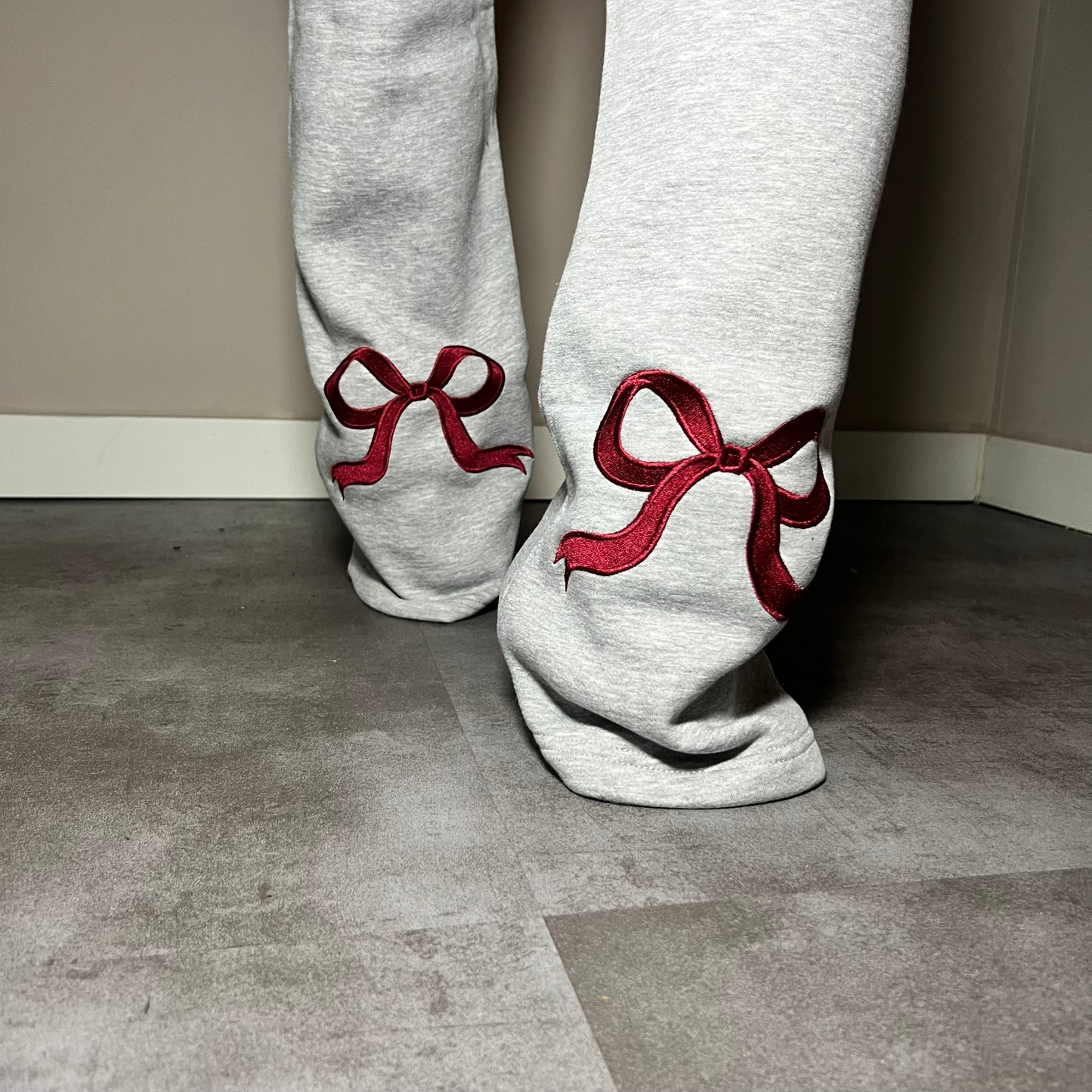 Melanie Gray trainingsbroel met rode strikjes